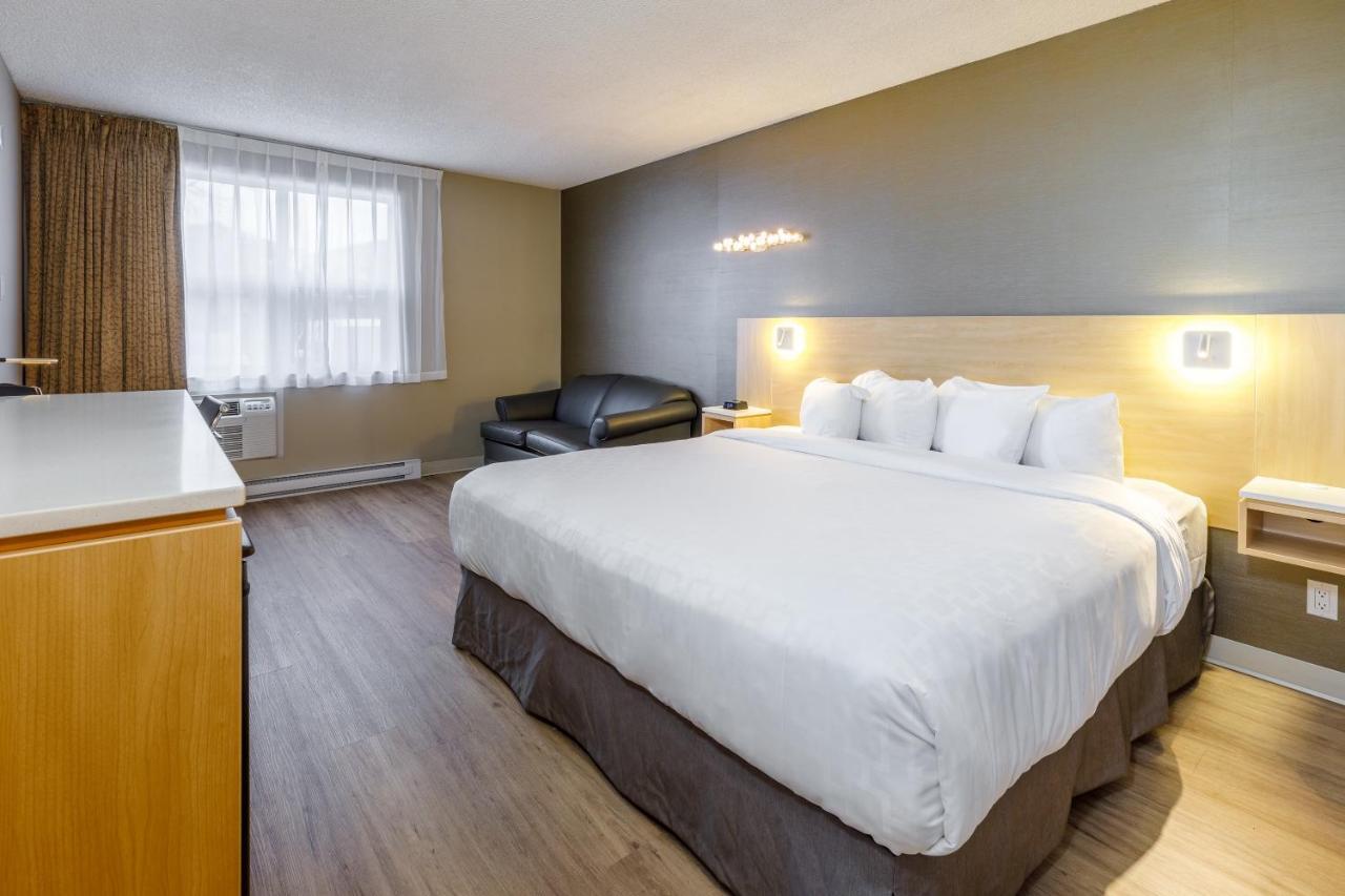 Hotel Clarion Pointe Airport 2*