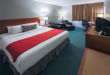 Clarion Pointe Airport Hotel
