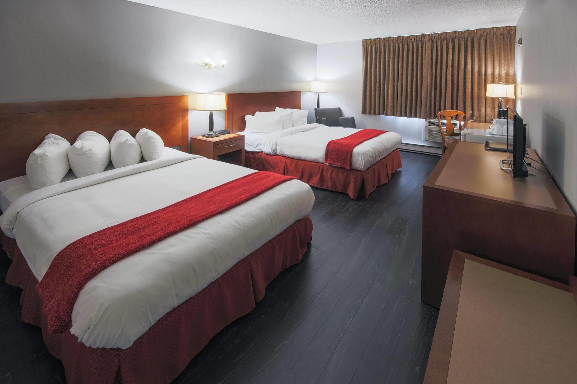 Clarion Pointe Airport Hotel 2*